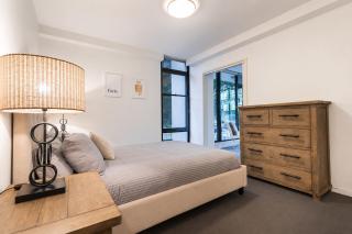 Modern Docklands by Ready Set Stay - 3
