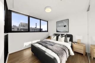 Modern Riverside Retreat near Yarra River & CBD - 9