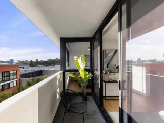 Modern Riverside Retreat near Yarra River & CBD - 0