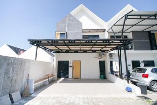 Fatina Homestay - 0