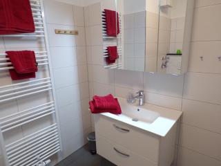 Residenz Meeresbrandung10 mit verglastem Balkon mit Meerblick , Einbauküche mit Geschirrspüler ,2 x TV,Schwimmbad, Sauna , reservierter Stellplatz , Wlan ! - 3