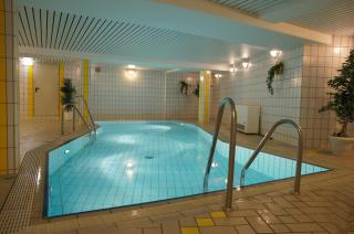 Residenz Meeresbrandung10 mit verglastem Balkon mit Meerblick , Einbauküche mit Geschirrspüler ,2 x TV,Schwimmbad, Sauna , reservierter Stellplatz , Wlan ! - 9