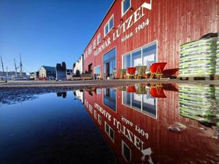 Red Diamond - Marina Retreat - Central Social Stay - 7