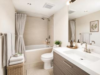 Luxury 2BR Heart of Yaletown Parks and Dining - 1