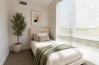 Luxury 2BR Heart of Yaletown Parks and Dining - 3