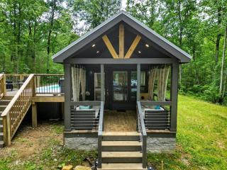 Scenic Mountain Cabin with Lake Access and Waterfall Views near South Cumberland State Park Tennessee - 9
