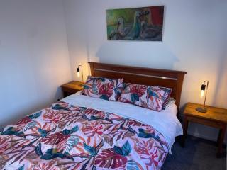 Prime location, Modern Family living - 8