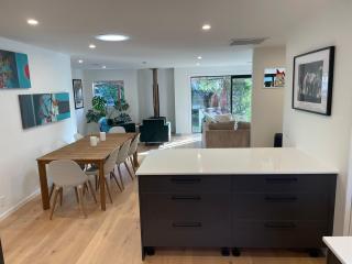 Prime location, Modern Family living - 4