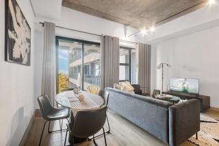 The Lineal Apartment 5 l Backup Power & Water l Walk 2 Sandton City & Mandela Square - 6