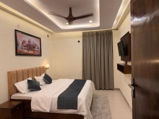 Ekaaya - Near the Ganges - 0