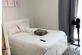 Central 1-Bed Apt Sleeps 2 w Underground Parking - 8
