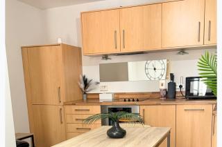 Central 1-Bed Apt Sleeps 2 w Underground Parking - 6