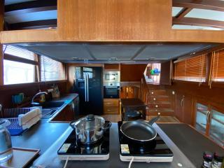 The Oak & Anchor - Hong Kong Houseboat - 1