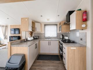 Beautiful Caravan For Hire With A Partial Sea View In Suffolk Ref 32042Az - 5