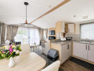 Beautiful Caravan For Hire With A Partial Sea View In Suffolk Ref 32042Az - 4