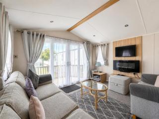 Beautiful Caravan For Hire With A Partial Sea View In Suffolk Ref 32042Az - 3