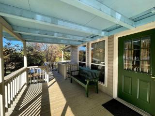 Charming Modern Cabin with Fireplace, Large Porches, WiFi, and Cozy Living Spaces in Zwolle, Louisiana - 4