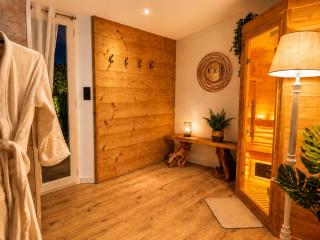 Suite Romantique avec Sauna Privatif, Balnéo et Pièce Secrète- Raon-l'étape -Vosges - 9