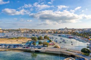 Modern Seafront Penthouse with views of Valletta - 6