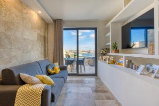 Modern Seafront Penthouse with views of Valletta - 5