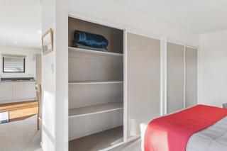Modern-Immaculate-Spacious-Comfy Beds-Private - 2