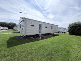 Beautiful caravan at Broadland Sands Holiday Park ref 20131BS - 0