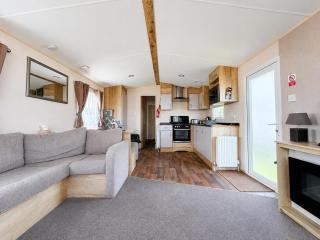 Beautiful caravan at Broadland Sands Holiday Park ref 20131BS - 3