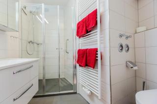 Residenz Meeresbrandung 32 mit Balkon und Meerblick . 4.Stock, Einbauküche, Geschirrspüler, 2 x TV,Schwimmbad, Sauna , reservierter Stellplatz, Wlan ! - 6