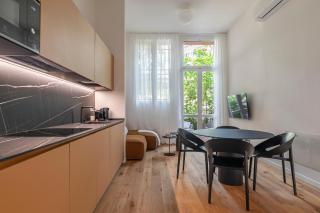 Bright 2BR - 2BA - Garden - AC - Central - 0