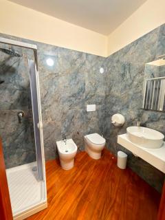 Suite 04 - 7