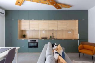 Garden House Near Andrassy 4BR Design Gem - 8