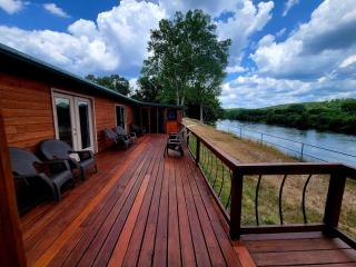 Peaceful Paradise: Cabin Getaway with Unmatched River Views in Arkansas - 6