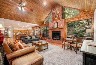 Enchanting Woodland Cabin Escape with Creekside Views near Lake Hamilton Arkansas - 1
