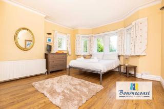 SEAFORTH by BOURNECOAST - A Large Manor House Suitable for Big Families and Groups - HB4638 - 9