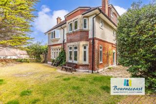 SEAFORTH by BOURNECOAST - A Large Manor House Suitable for Big Families and Groups - HB4638 - 0