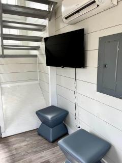 Secluded Tiny House near Owensville, Missouri - Ideal for a Glamping Vacation with Family and Friends - 5