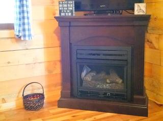 Cozy Cabin Rental with a Four-Person Hot Tub near Hocking Hills State Park, Ohio - 7
