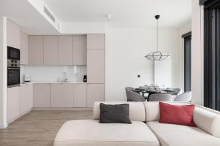 2-Bedroom Specious Apartment with Gym near Metro Rondo Daszyńskiego - 8