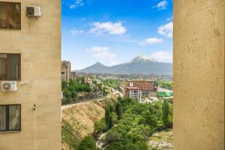 Heart of Yerevan King Bed Mtn Ararat Central - 4