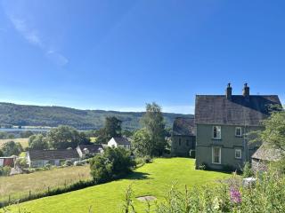 The Presbytery, Coniston, large house with lake views - 0