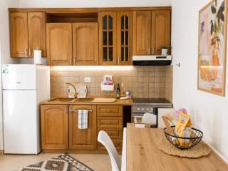 Compact Studio with Sunset View - sleeps 3 - 9