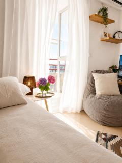 Compact Studio with Sunset View - sleeps 3 - 1