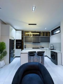 Luxury Cozy 2BR in Lekki Ologolo Pool Gym & PS5 - 9
