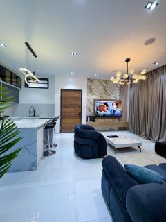 Luxury Cozy 2BR in Lekki Ologolo Pool Gym & PS5 - 5