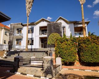 Poolside View Guest House - 9