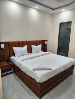 HOTEL Pawan kunj stay & food - 6