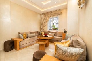 Well-Located Spacious Apart in Hay Salam - 9