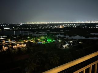Runway & Lake Views! Luxury StudioApt Near Airport - 0