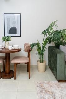 Luxury Living with Pool, Gym, Shopping Mall and Cafés Nearby - 2