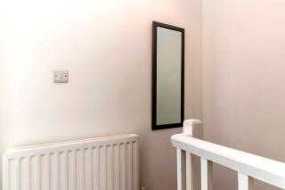 Amazing house with central location TV downstairs and in bedroom super fast WiFi and crisp white hotel linen hosted by Our Home Short Stays - 5